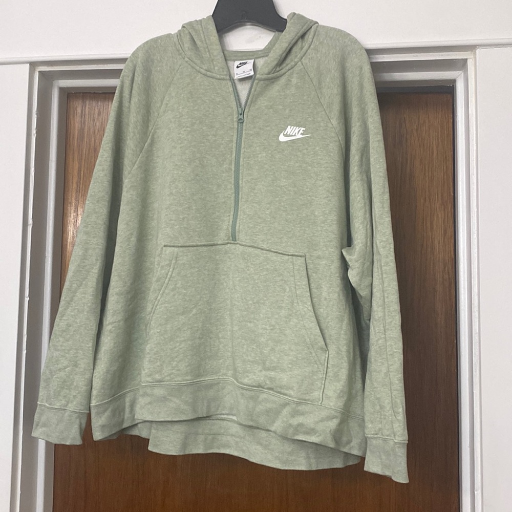 Women’s Nike 1/4 zip hoodie
